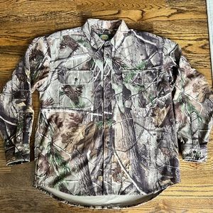 Cabela’s RealTree button down shirt. Size L